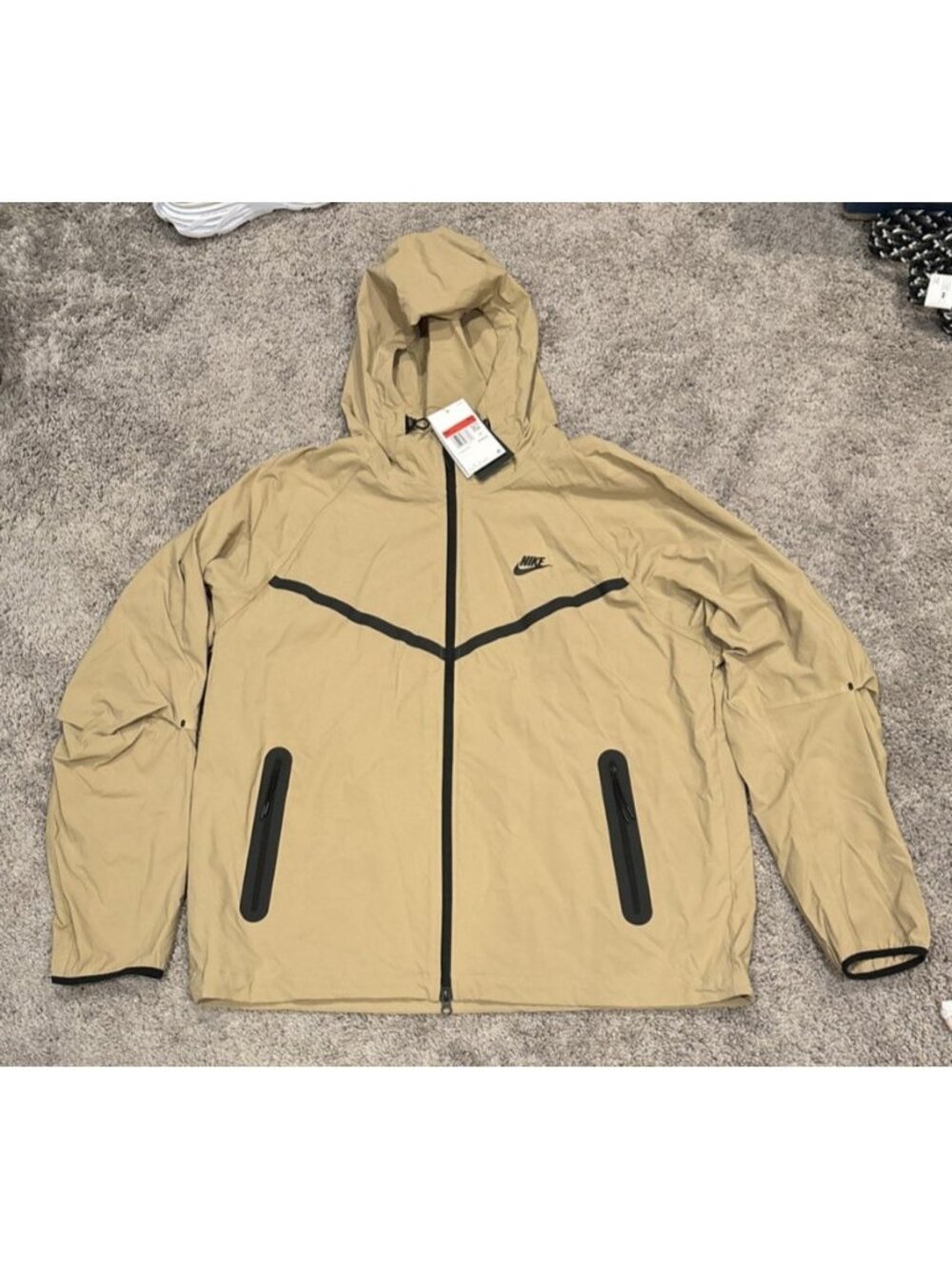 Nike Tech Woven Windrunner Lightweight Jacket Parachute Beige HM7151-297 Size L